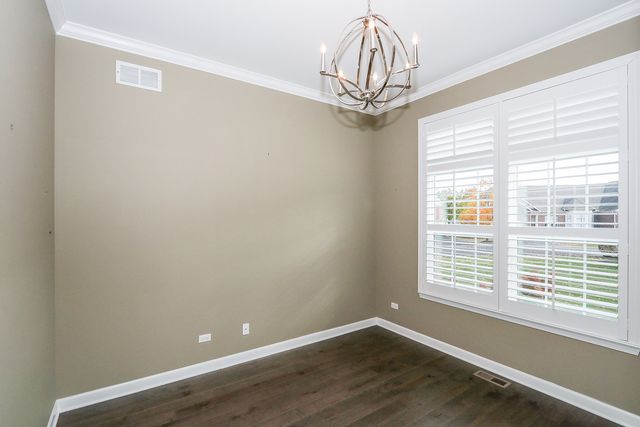 6 Sugar Maple Court, Lake In The Hills, IL 60156
