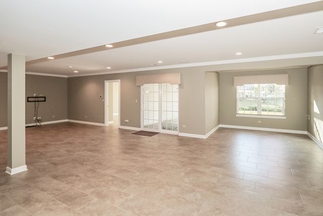 6 Sugar Maple Court, Lake In The Hills, IL 60156
