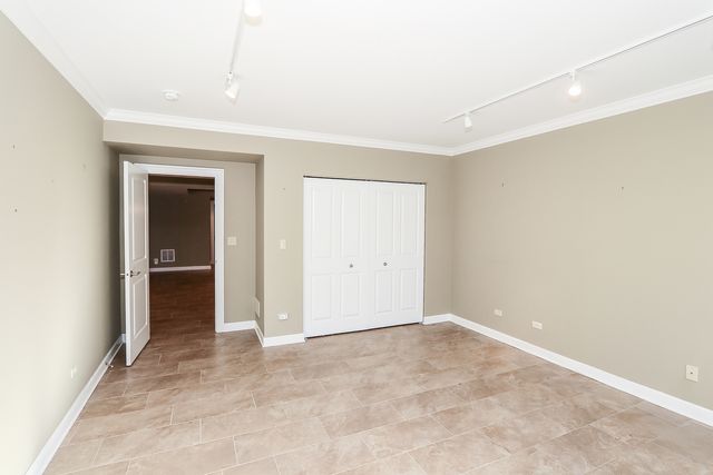 6 Sugar Maple Court, Lake In The Hills, IL 60156