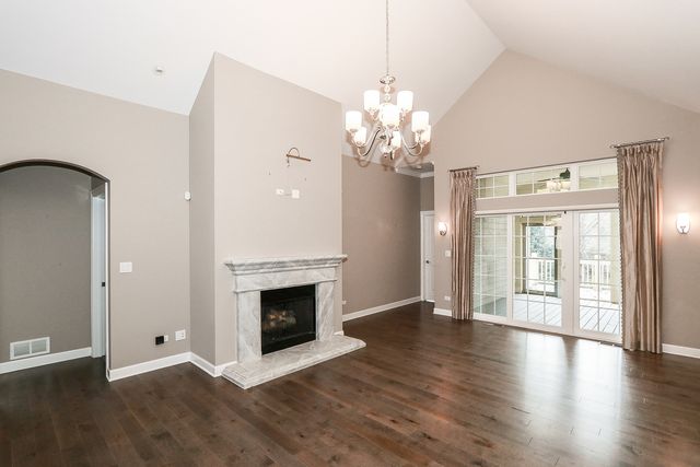 6 Sugar Maple Court, Lake In The Hills, IL 60156