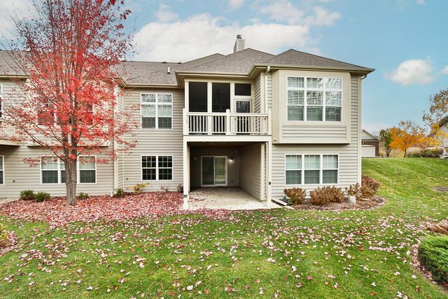 6 Sugar Maple Court, Lake In The Hills, IL 60156