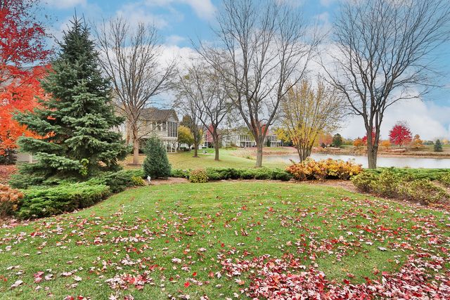 6 Sugar Maple Court, Lake In The Hills, IL 60156