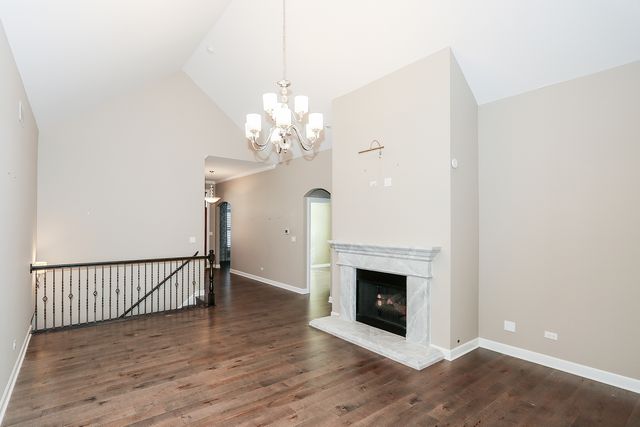 6 Sugar Maple Court, Lake In The Hills, IL 60156
