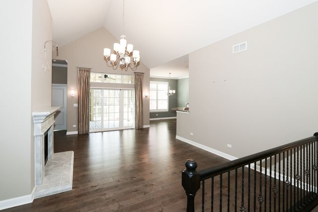 6 Sugar Maple Court, Lake In The Hills, IL 60156