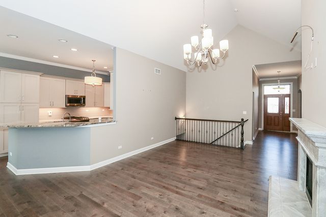 6 Sugar Maple Court, Lake In The Hills, IL 60156