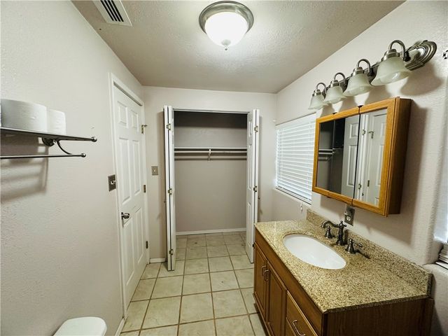 113 White Point Dr, Sandia, TX 78383