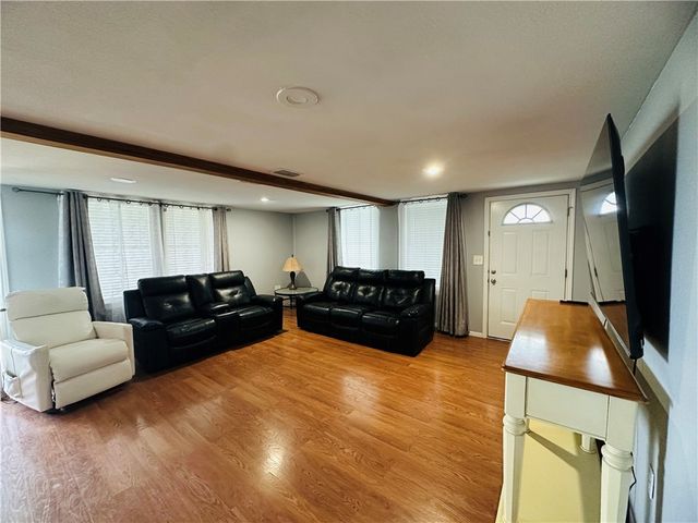 113 White Point Dr, Sandia, TX 78383