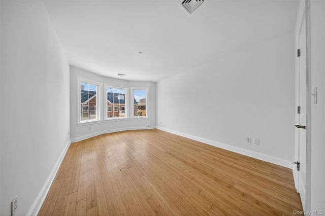 343 Soundview Lane, College Point, NY 11356