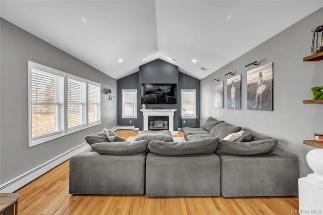 4 Natchu Court, Salisbury Mills, NY 12577