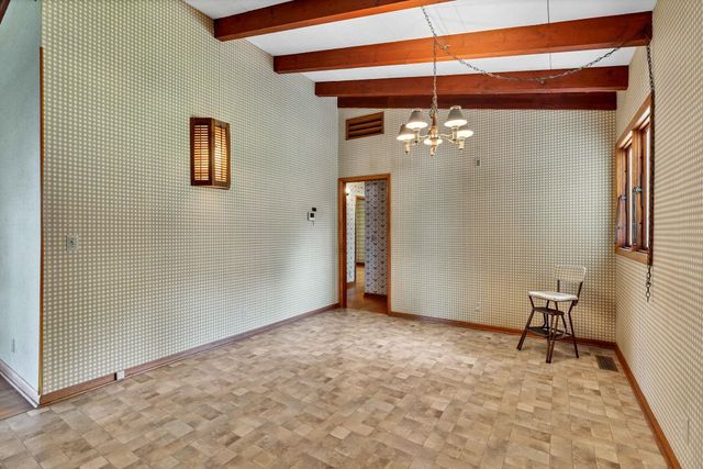 860 N Valleyview St, Wichita, KS 67212