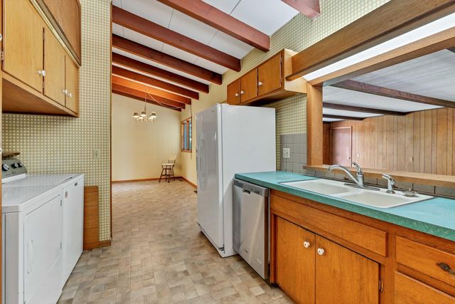 860 N Valleyview St, Wichita, KS 67212