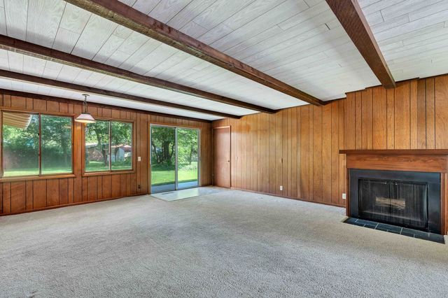 860 N Valleyview St, Wichita, KS 67212