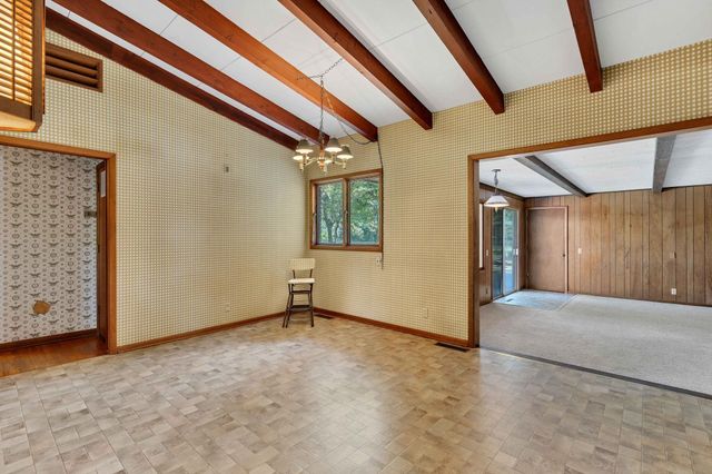 860 N Valleyview St, Wichita, KS 67212