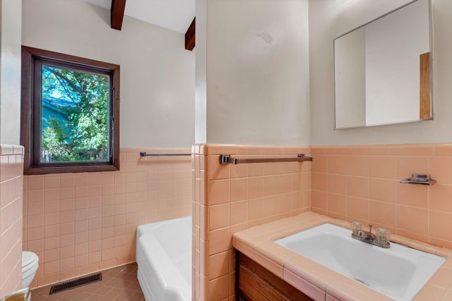 860 N Valleyview St, Wichita, KS 67212