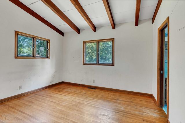 860 N Valleyview St, Wichita, KS 67212