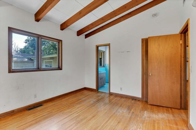 860 N Valleyview St, Wichita, KS 67212