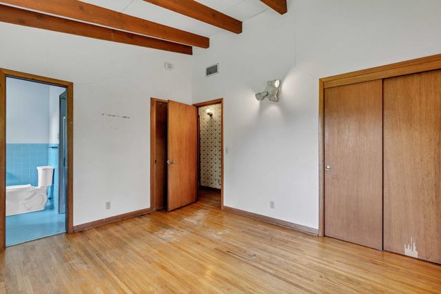 860 N Valleyview St, Wichita, KS 67212