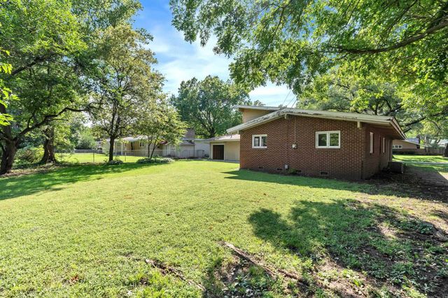 860 N Valleyview St, Wichita, KS 67212