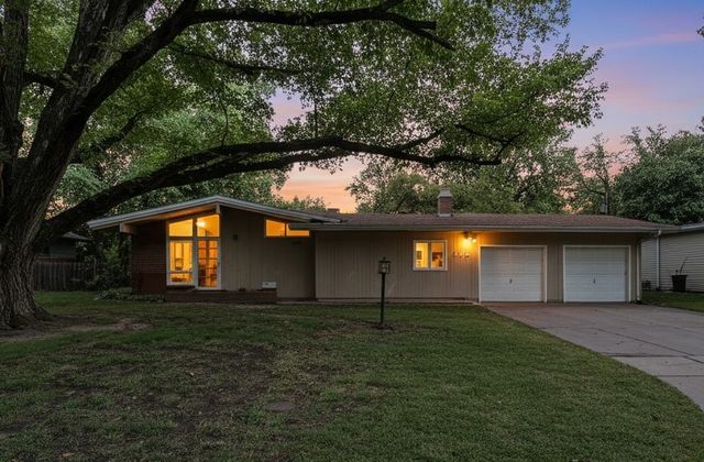 860 N Valleyview St, Wichita, KS 67212