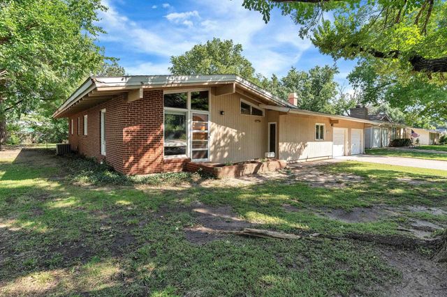860 N Valleyview St, Wichita, KS 67212