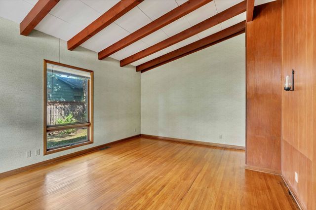 860 N Valleyview St, Wichita, KS 67212