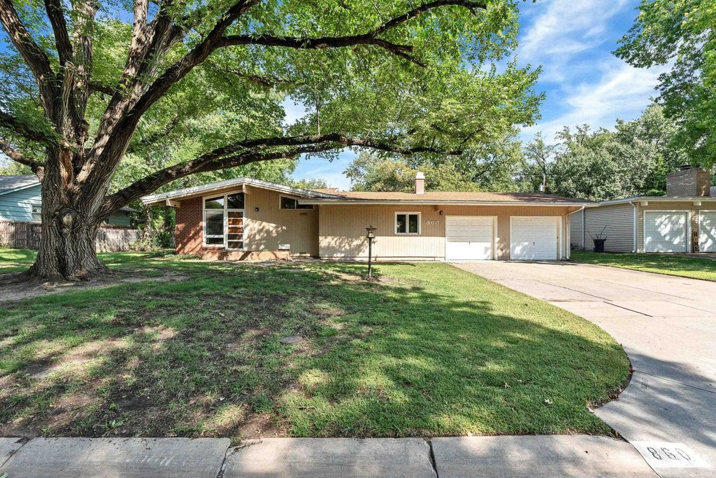 860 N Valleyview St, Wichita, KS 67212