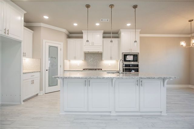 6702 SW Basswood Avenue, Bentonville, AR 72713