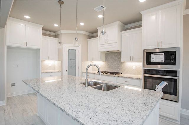 6702 SW Basswood Avenue, Bentonville, AR 72713