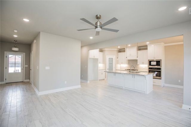 6702 SW Basswood Avenue, Bentonville, AR 72713