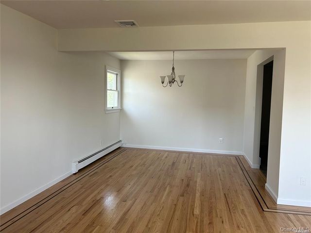 3559 Bayview St, Seaford, NY 11783