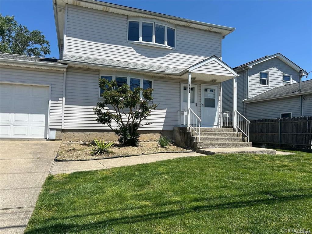 3559 Bayview St, Seaford, NY 11783