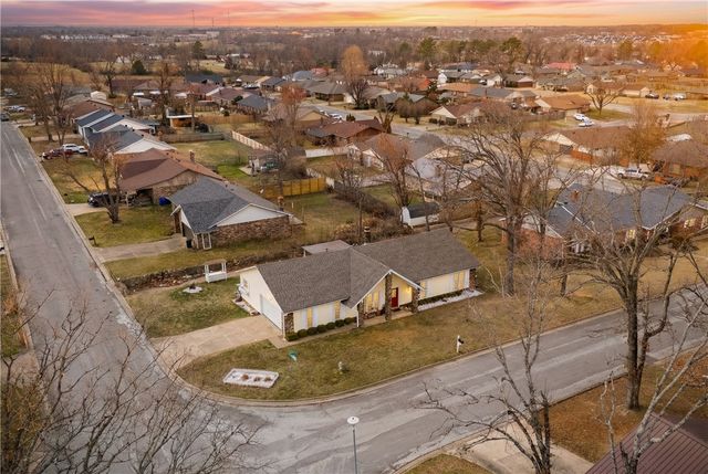 1016 S 27th Street, Rogers, AR 72758