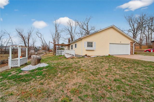 1016 S 27th Street, Rogers, AR 72758