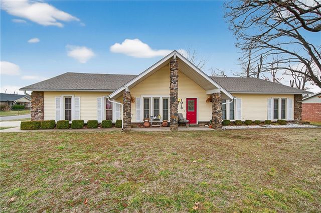 1016 S 27th Street, Rogers, AR 72758