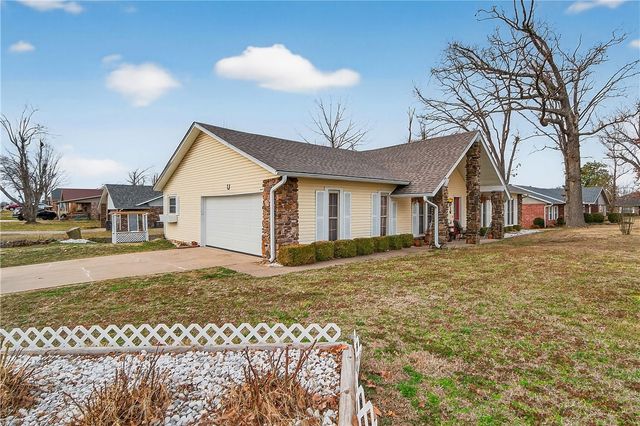 1016 S 27th Street, Rogers, AR 72758