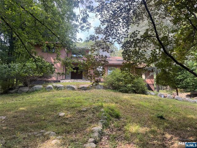 724 Tall Oaks Court, Franklin Lakes, NJ 07417