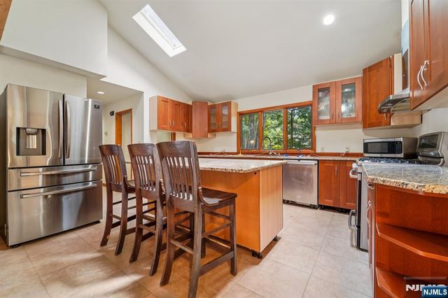 724 Tall Oaks Court, Franklin Lakes, NJ 07417