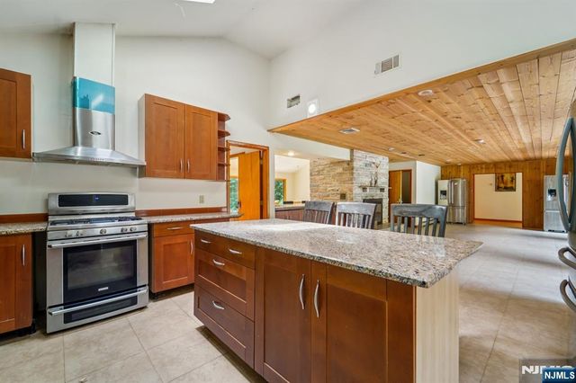 724 Tall Oaks Court, Franklin Lakes, NJ 07417
