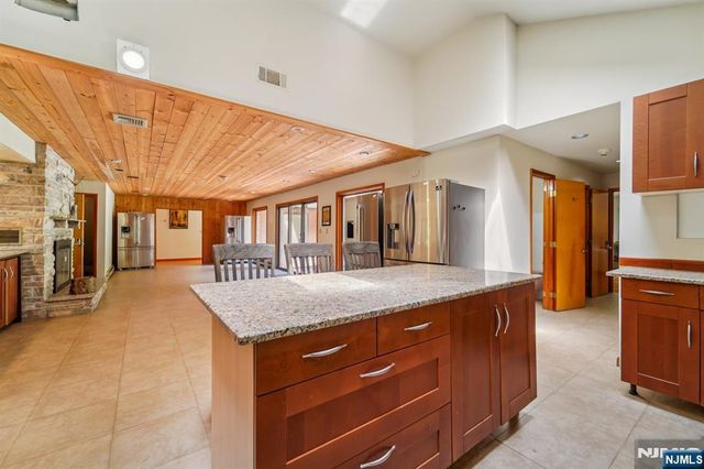 724 Tall Oaks Court, Franklin Lakes, NJ 07417