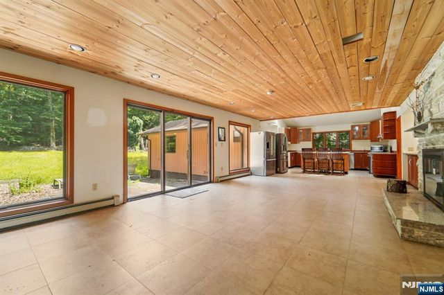 724 Tall Oaks Court, Franklin Lakes, NJ 07417