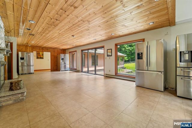 724 Tall Oaks Court, Franklin Lakes, NJ 07417