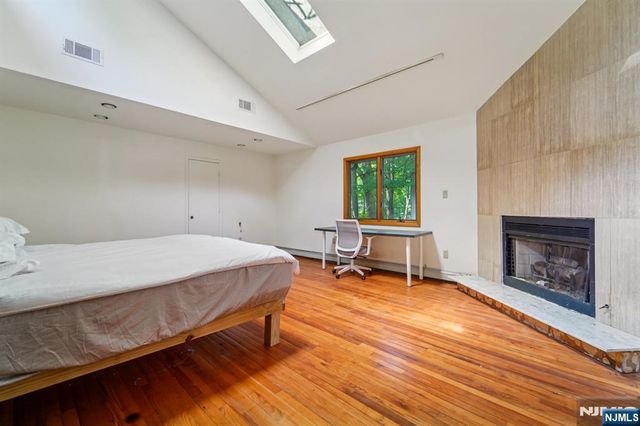 724 Tall Oaks Court, Franklin Lakes, NJ 07417