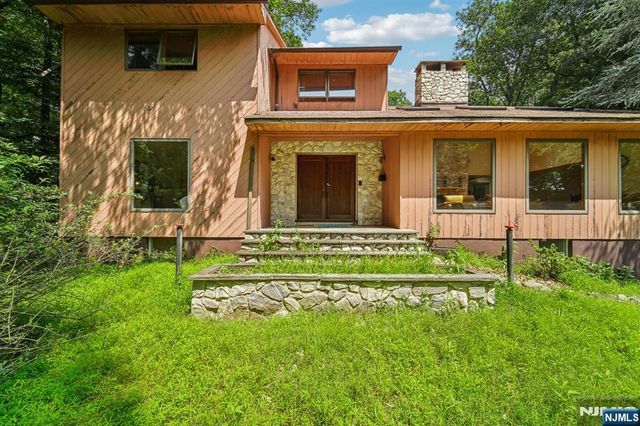 724 Tall Oaks Court, Franklin Lakes, NJ 07417