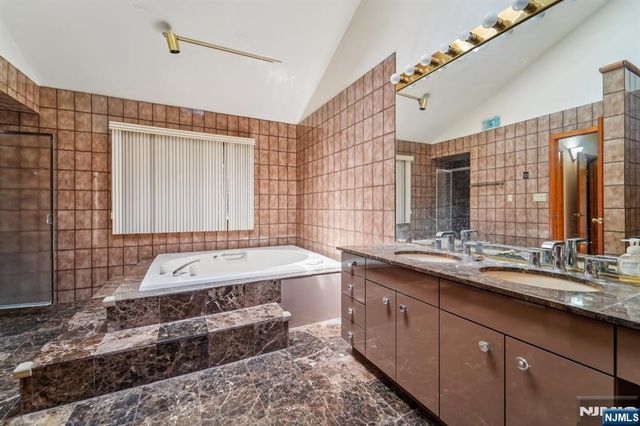 724 Tall Oaks Court, Franklin Lakes, NJ 07417