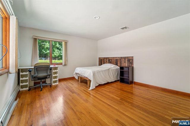 724 Tall Oaks Court, Franklin Lakes, NJ 07417