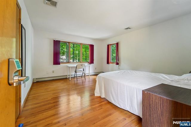724 Tall Oaks Court, Franklin Lakes, NJ 07417