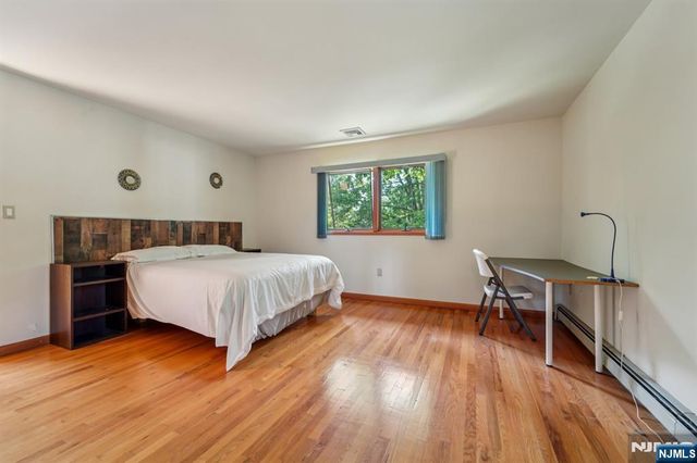 724 Tall Oaks Court, Franklin Lakes, NJ 07417