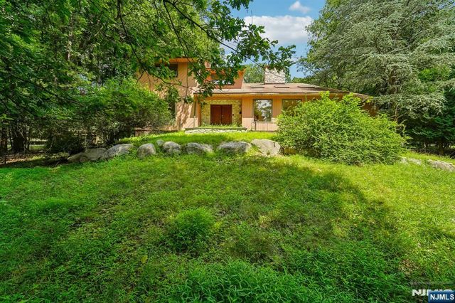 724 Tall Oaks Court, Franklin Lakes, NJ 07417