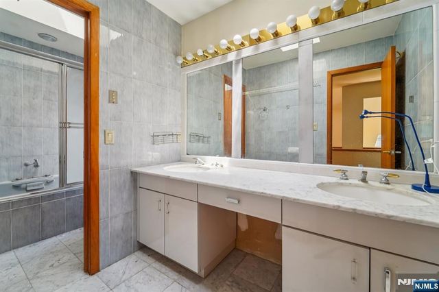 724 Tall Oaks Court, Franklin Lakes, NJ 07417