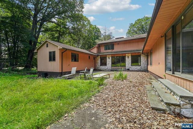 724 Tall Oaks Court, Franklin Lakes, NJ 07417
